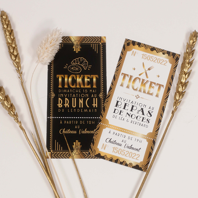 Faire-part de mariage sous forme de ticket de cinéma rétro thème années 20. Avec un style art déco Gatsby digne des grandes années folles - noir et or. Ticket repas ou invitation pour l'hébergement , le retour de noces ou le brunch du lendemain